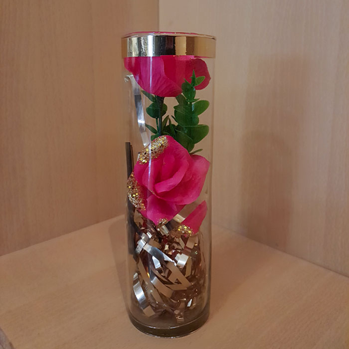 گلدان شیشه‌‌‌ای استوانه ای به همراه گل مصنوعی مدل K01